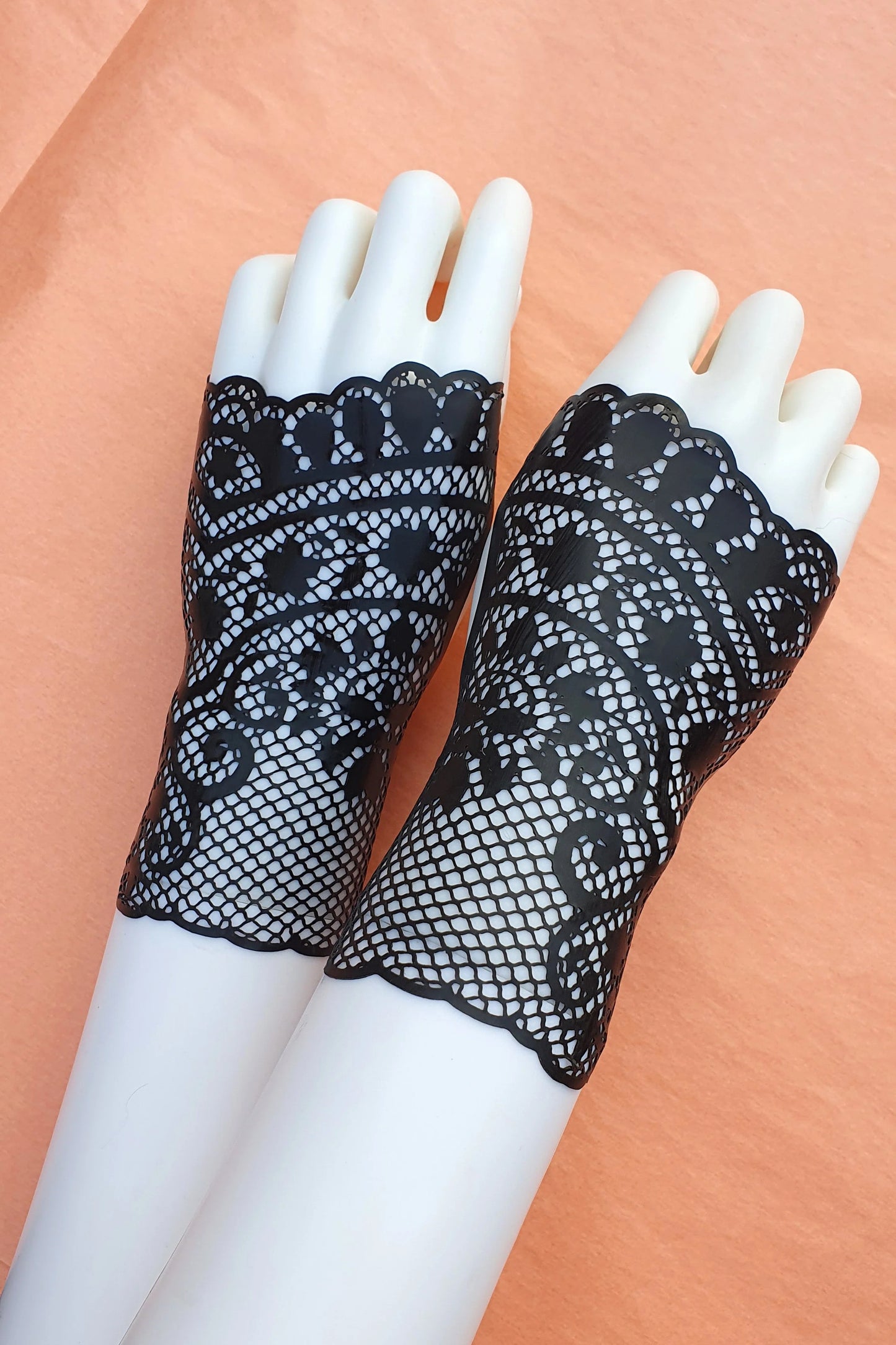 Nightshade Gloves Short