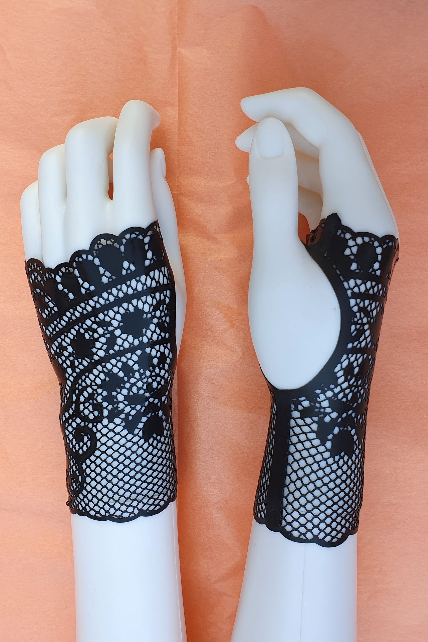 Nightshade Gloves Short