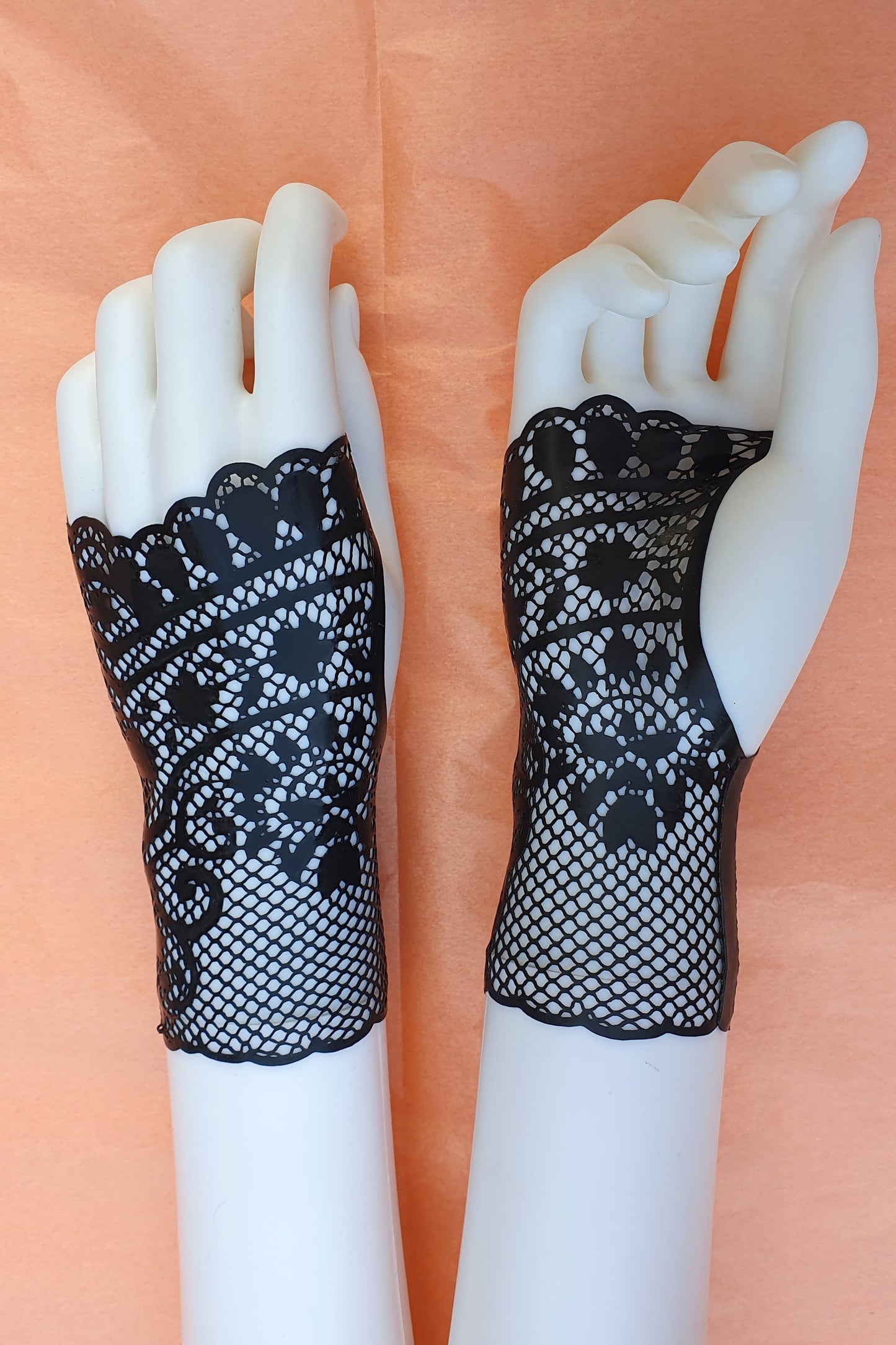 Nightshade Gloves Short